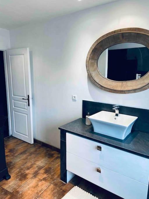 Maison Climatisee Avec Stationnement Et Wifi Bram Zewnętrze zdjęcie